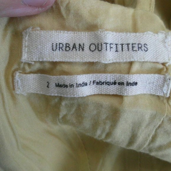 ✨ Urban Outfitters Embroidered Floral Romper - Picture 6 of 6